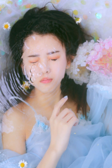 女生说疼男生越往里寨的动漫